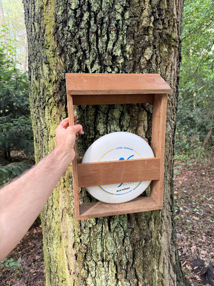 Frisbee-bieb prototype in hoorneboegse heide Frisbee-bieb prototype in hoorneboegse heide