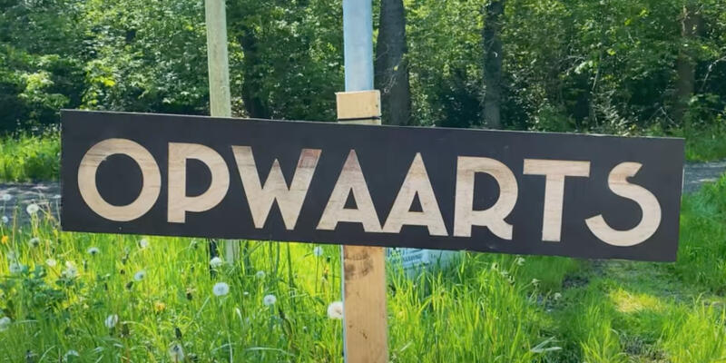 opwaarts logo bordje